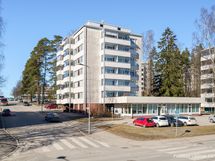Taloyhtiö saa vuokratuloja liiketiloista ja varastoista.