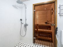 pesuhuone ja sauna