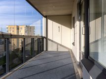 Kuva on vastaavanlaisesta asunnosta/parvekkeesta mallikuva.