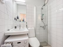 Kylpyhuoneessa on paikka pesukoneelle.