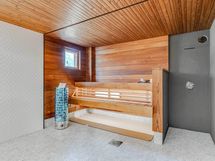 Reilun kokoinen sauna