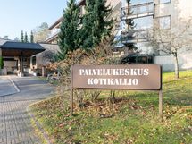 Palvelukeskuksessa on mahdollisuus päivittäiseen lounaaseen. Sieltä voi ostaa erilaisia palveluita.