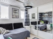Lastenhuone omassa rauhassaan.