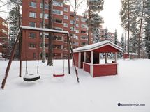 Taloyhtiön viihtyisä sisäpiha