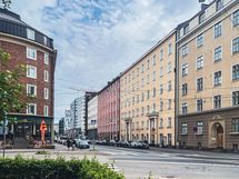 Vakavarainen ja peruskorjattu yhtiö sijaitsee omalla tontillaan.