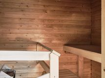 Oma sauna sähkökiukaalla.