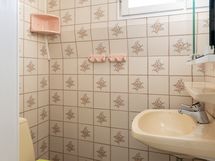 Välitasenteella on erillinen wc