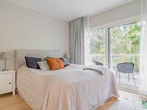 yläkerran päämakuuhuone