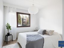 Yläkerran päämakuuhuone