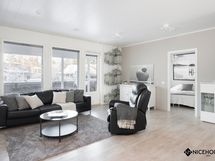 Olohuoneesta on käynti katetulle terassille ja takapihalle.