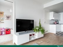 Olohuoneesta pikku makuuhuoneeseen