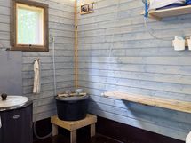 Päämökin terassilta kulku pesutiloihin ja ulko-wc:hen