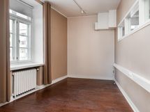 Kevyillä väliseinillä jaettu huone