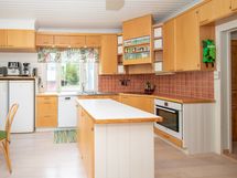 keittiö saarekkeella