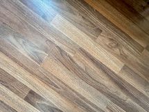 Lattia on laminaattia.