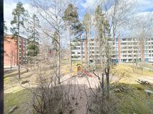 Myös makuuhuoneen ja keittiön ikkunasta on sisäpihanäkymät.