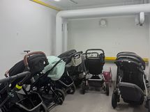 Taloyhtiön lastenvaunuvarasto