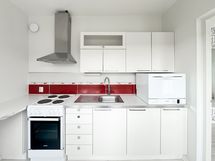 Keittiöstä löytyy myös kätevä pieni astianpesukone.