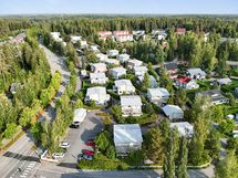 Keravan keskustan kattavat palvelut ovat noin 2,5km päässä.