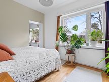 Talonmiehen asunnon olohuone / makuuhuone