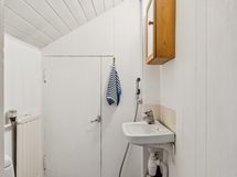 Rintamamiestalon yläkerran wc