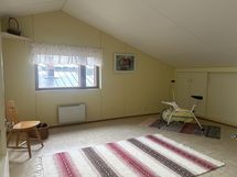 Yläkerran huone