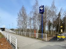 Koivukylän juna-asemalle kävelet muutamassa minuutissa ja heti sen takaa löytyy myös Citymarket