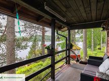 Päärakennuksen terassi