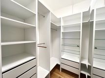 Walk in closet