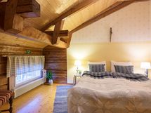 Makuuhuone 8 parisängyllä