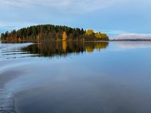 Myyjän omia kuvia pihalta eri vuoden aikoina