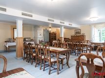 Päärakennuksen sali