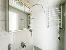 Kylpyhuoneessa on pesukoneliitäntä.