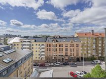 Näkymä keittiöstä ja makuuhuoneista