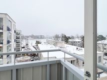 Parvekkeelta avautuu merinäköala Jätkäsaaren suuntaan, itään.