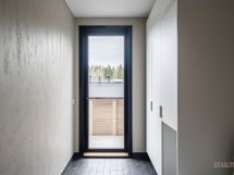 yläkerta kylpyhuone, kodinhoitotila käynti parvekkeelle