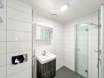 Kylpyhuone on saneerattu putkiremontin yhteydessä.