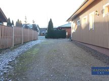 Ajokäytävällä mahtuu liikkumaan isommallakin autolla vaivattomasti.