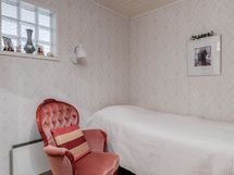 Pieni vierashuone, kaapistot