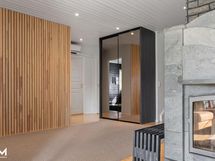 alakerran aula kuvattuna toiseen suuntaan.