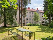 Harvinaisen suuri piha-alue asukkaiden ilona