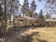 Julkisivua takapihalta