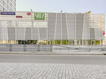 Kauppakeskus Niitty on n. 500m päässä.