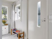 Pääsisäänkäynti.