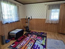 Keittiön jälkeen oleva huone