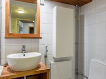 Yläkerran erillinen wc