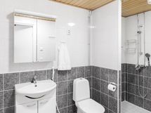 Yläkerran kylpyhuone