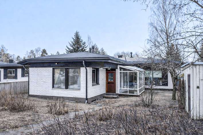 Omakotitalo, 4h+k+2WC+koh+s+kellarikerros, 128/149 m², Petäsmäki, Raisio