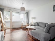 Olohuoneesta kulku parvekkeelle