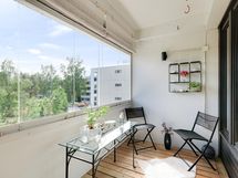 Parveke avautuu etelään.